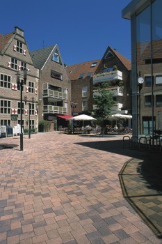 Borken (D), Vennehof-Center, Il Campo Cotto iridescent.