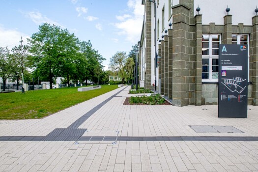 Herford (D), Education campus, La Linia Object color 3426  in Combination with Blind guidance pavement Anthrazit.