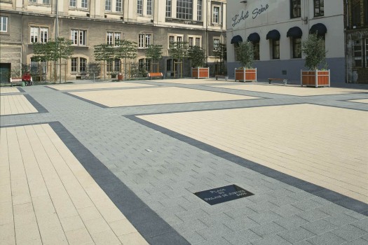 Dunkerque (F), Place du Palais de Justice, La Linia Special colours.