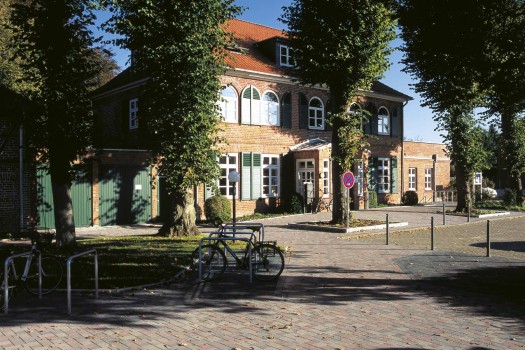 Stockelsdorf (DE), Villa Jebsen, AquaPrima Terra-bruin-rood genuanceerd.