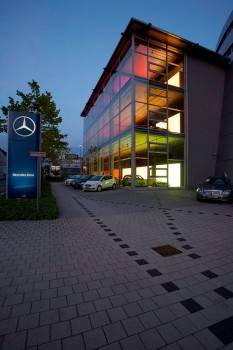 Köln (DE), Mercedes Benz, AquaSix Granietlicht in combinatie met La Linia Objectkleur.