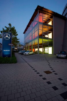 Köln (DE), Mercedes Benz, AquaSix granite in combination with La Linia objekt color.