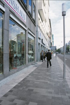 Düsseldorf (D), Graf-Adolf-Straße, Belpasso Nuvola and Umbriano Grey granite-white.