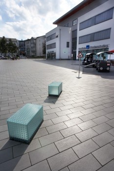 Iserlohn (D), Station forecourt, Belpasso Grigio.