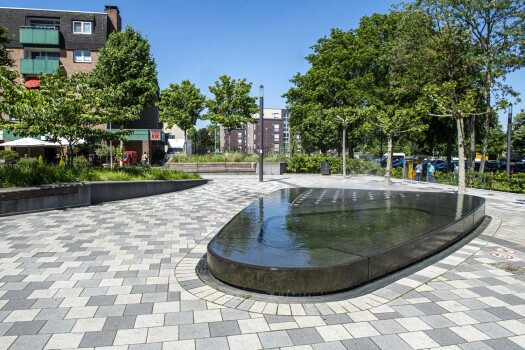 Langenfeld (D), Town Hall Square, Boulevard blasted in Quartz grey, Silver grey and Titan grey with water table.