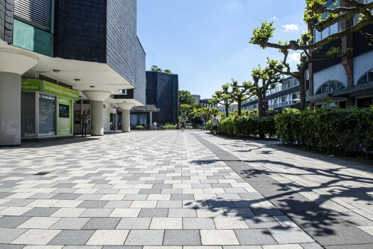Langenfeld (D), Town Hall Square, Boulevard blasted in Quartz grey, Silver grey and Titan grey with water table.