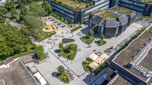 Langenfeld (D), Town Hall Square, Boulevard blasted in Quartz grey, Silver grey and Titan grey with water table.