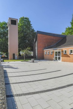 Mülheim (D), Churchplace Markuskirche, Boulevard Sand beige.