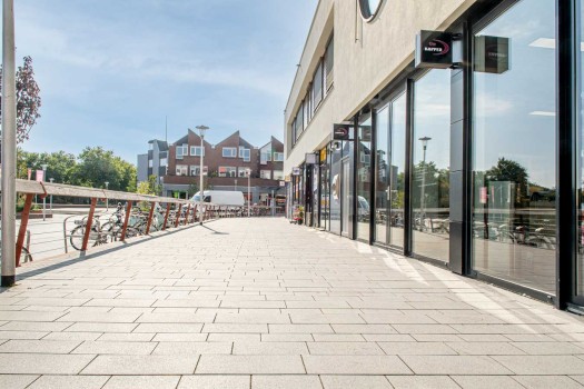 Hellevoetsluis (NL), Shopping area, Boulevard Sand beige.