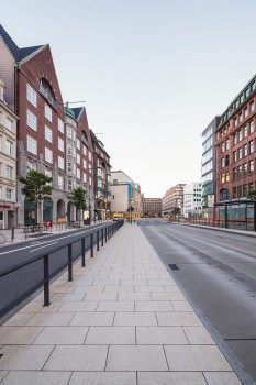 Hamburg (DE), Opernboulevard, Boulevard Sand beige.