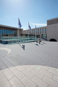 Krimpen aan den IJssel (NL), Town hall square, Boulevard Basalt Anthracite and Quartz Grey.