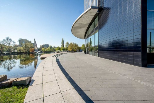 Düsseldorf (D), ARAG Insurance Headquarter, Boulevard Anthracite.