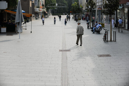 Boulevard Pflasterstein Fussgaengerzone Bergisch Gladbach 2024 061