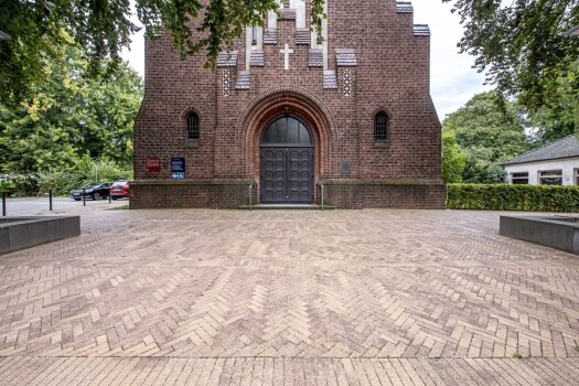 Hamburg (D), Kreuzkirche, Brikk, Beige-brown, textured.