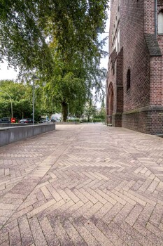 Hamburg (D), Kreuzkirche, Brikk, Beige-brown, textured.
