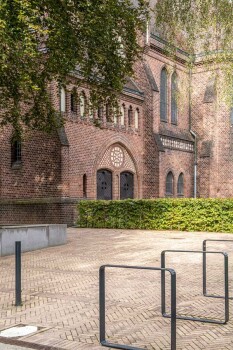 Hamburg (D), Kreuzkirche, Brikk, Beige-brown, textured.