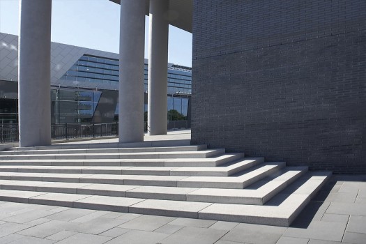Nijmegen, Station Heyendaal, Tocano steps granite-light.