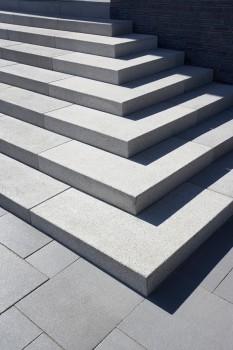 Nijmegen (Nl), Station Heyendaal, Tocano steps granite-light.