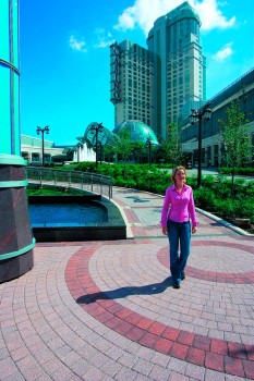 Ontario (CA), Niagara Casino, Il Campo Cotto iridescent.