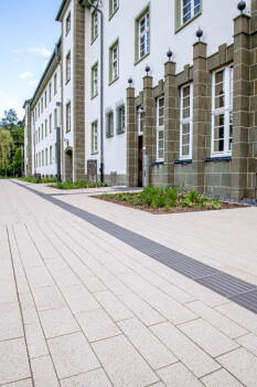 Herford (D), Education campus, La Linia Object color 3426  in Combination with Blind guidance pavement Anthracite.