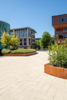 Hilversum (NL), Büropark Arena, La Linia Sand beige.