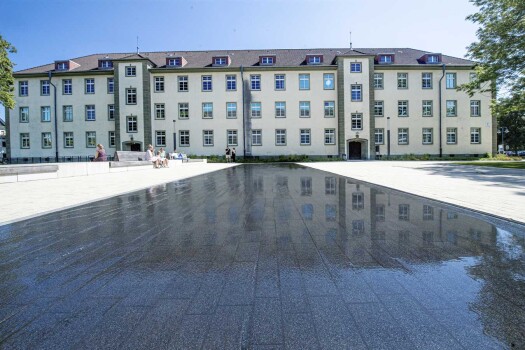 Herford (D), Education campus, La Linia Object color 3426 with watermirror in objektcolor 3083.