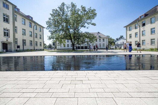 Herford (D), Education campus, La Linia Object color 3426 with watermirror in objektcolor 3083.