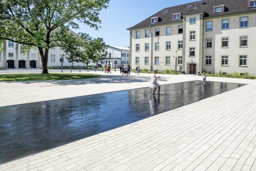 Herford (D), Education campus, La Linia Object color 3426 with watermirror in objektcolor 3083.