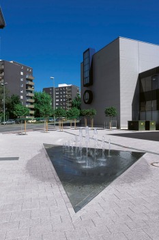 Stuttgart (D), Carl Benz Center am Gottlieb-Daimler-Stadion, La Linia Light granite.