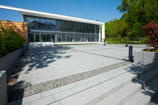 Essen (D), Franz Sales Haus, La Linia Light granite in Combination with Conturo Light granite blasted.