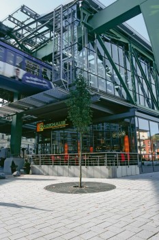 Wuppertal (D), Schwebebahn, La Linia Light granite.