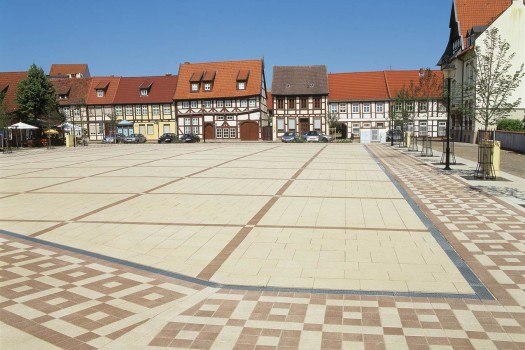 Salzwedel (D), Marktplatz, La Linia Sand beige and Porphyr brown.