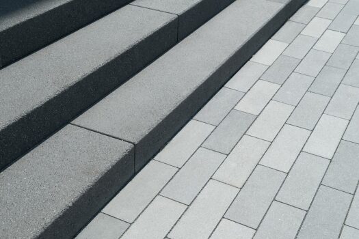 Gummersbach, Beach51, Tocano steps anthracite in combination with Palladio anthracite, dark-grey und middle-grey.