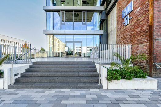 Gummersbach (D) Beach51, Palladio Anthracite, dark grey and middle grey in combination with Boulevard grey light and Tocano steps anthracite.