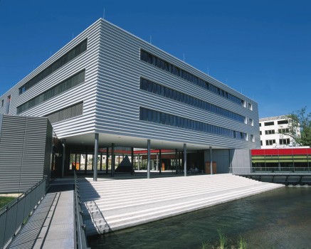 Augsburg (DE), school , ConceptDesign steps object color in combinatie met La Linia object color.