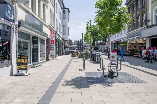 Solingen-Ohlings, Fußgängerzone, Umbriano Granitbeige.