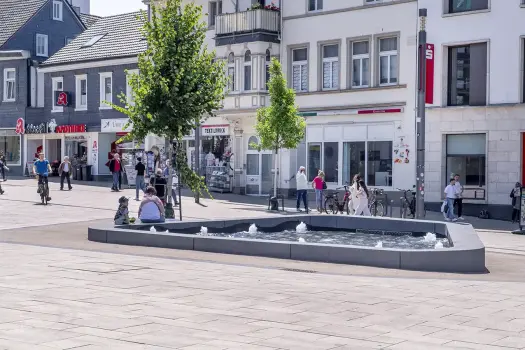 Solingen-Ohlings, Marktplatz, Umbriano Granitbeige.