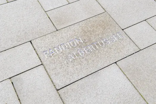 Düsseldorf, Pandion Albertussee, Umbriano Granitbeige.