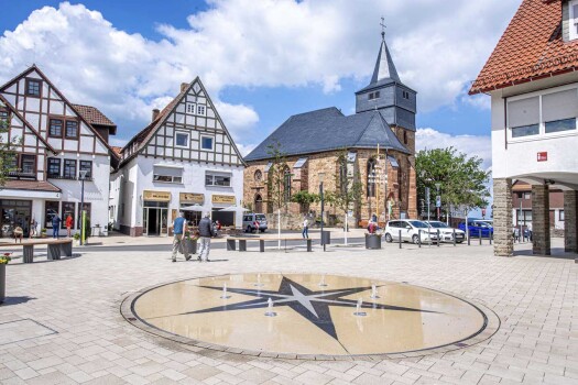 Waldeck (D), Centrum, Umbriano Granit beige, textured with ConceptDesign water field.