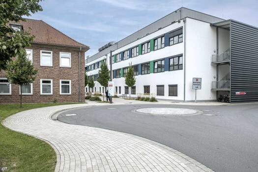 Braunschweig (D), Hospital, Umbriano Granitbeige, textured.