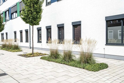 Braunschweig (D), Hospital, Umbriano Granitbeige, textured.