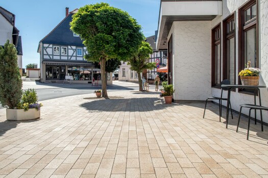 Waldeck (D), City centre, Umbriano Granite beige, textured.