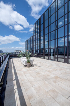 Frankfurt (D), Westend tower, roof terrace, Umbriano Granite beige, textured.