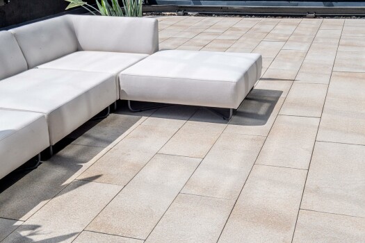 Frankfurt (D), Westend tower, roof terrace, Umbriano Granite beige, textured.