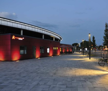 Rendsburg (D), Shopping center Rondo, Umbriano Grey granite-white textured.