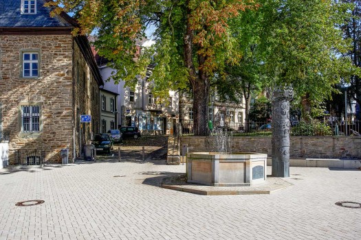 Menden (D), Rathausvorplatz, Umbriano Granite beige textured.