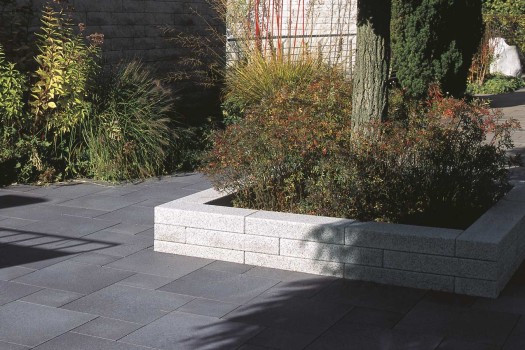 Privat objekt, Alessio as wall, granitgrey-white in combination with Umbriano grey-anthracite, textured.