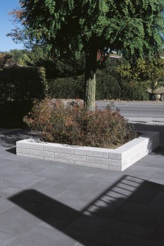 Alessio granitegrey-white in combination with Umbriano greyanthracite textured.
