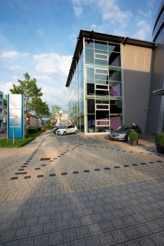 Köln (DE), Mercedes Benz, AquaSix granite in combination with La Linia object color.