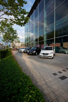 Köln (DE), Mercedes Benz, AquaSix Granietlicht.